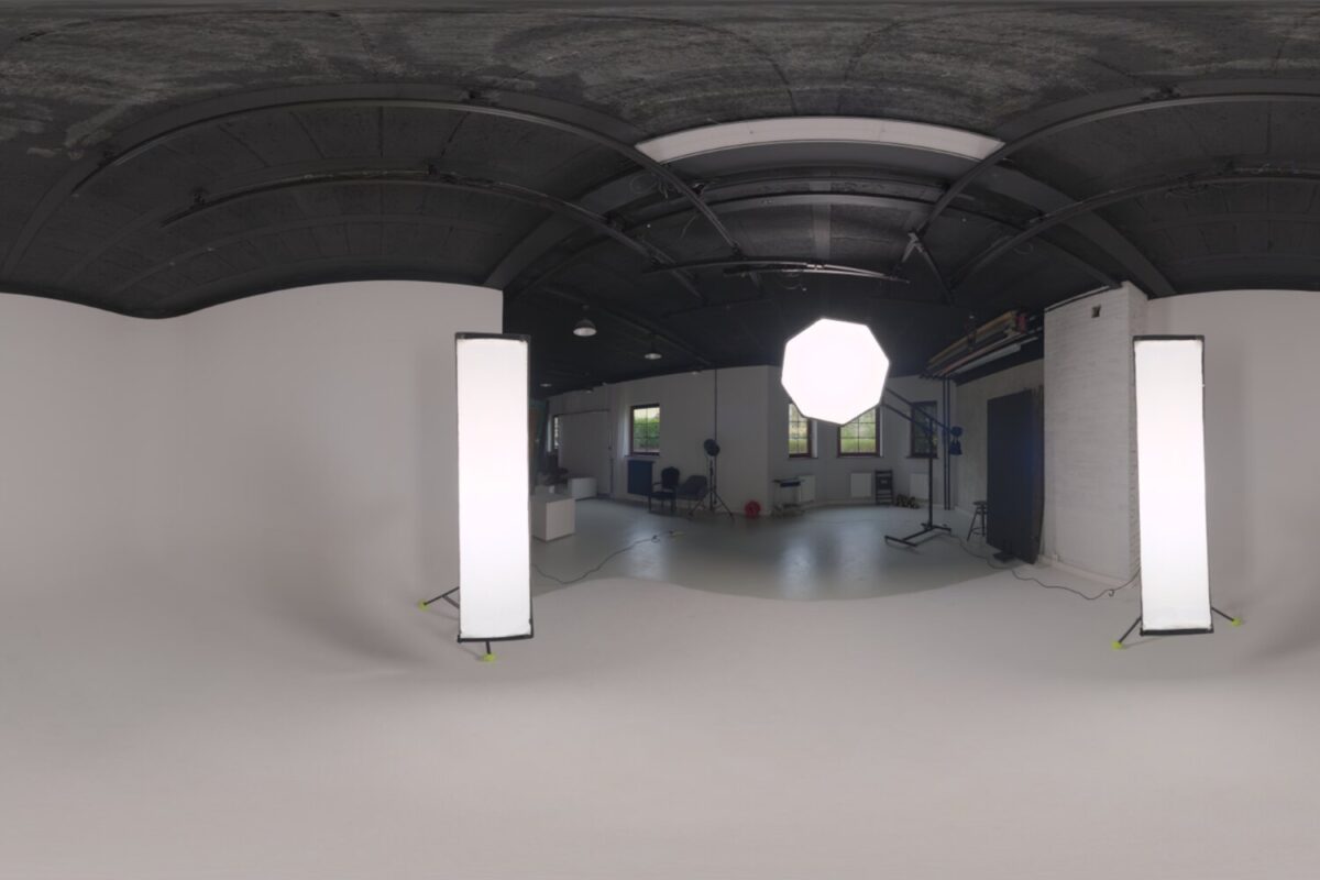 Monochrome Studio 02 HDRI