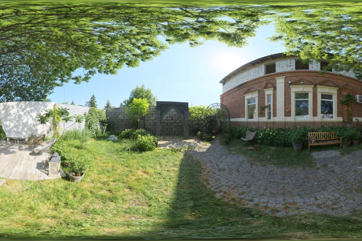 Studio Garden HDRI