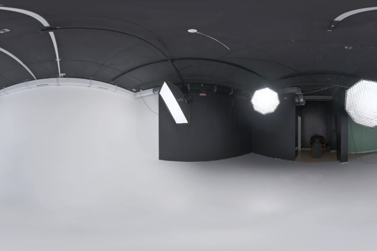 Studio Small 08 HDRI